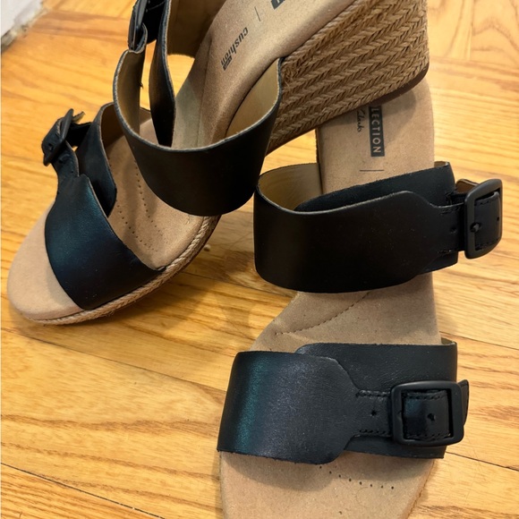 Clarks Collection Black Heeled Sandals EUC Sz 8 - Picture 2 of 5